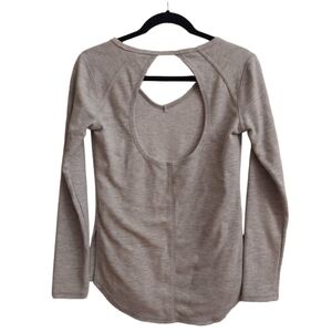 ZELLA Workout Long Sleeve VNeck Top with Round Cut Out Back Sz XS